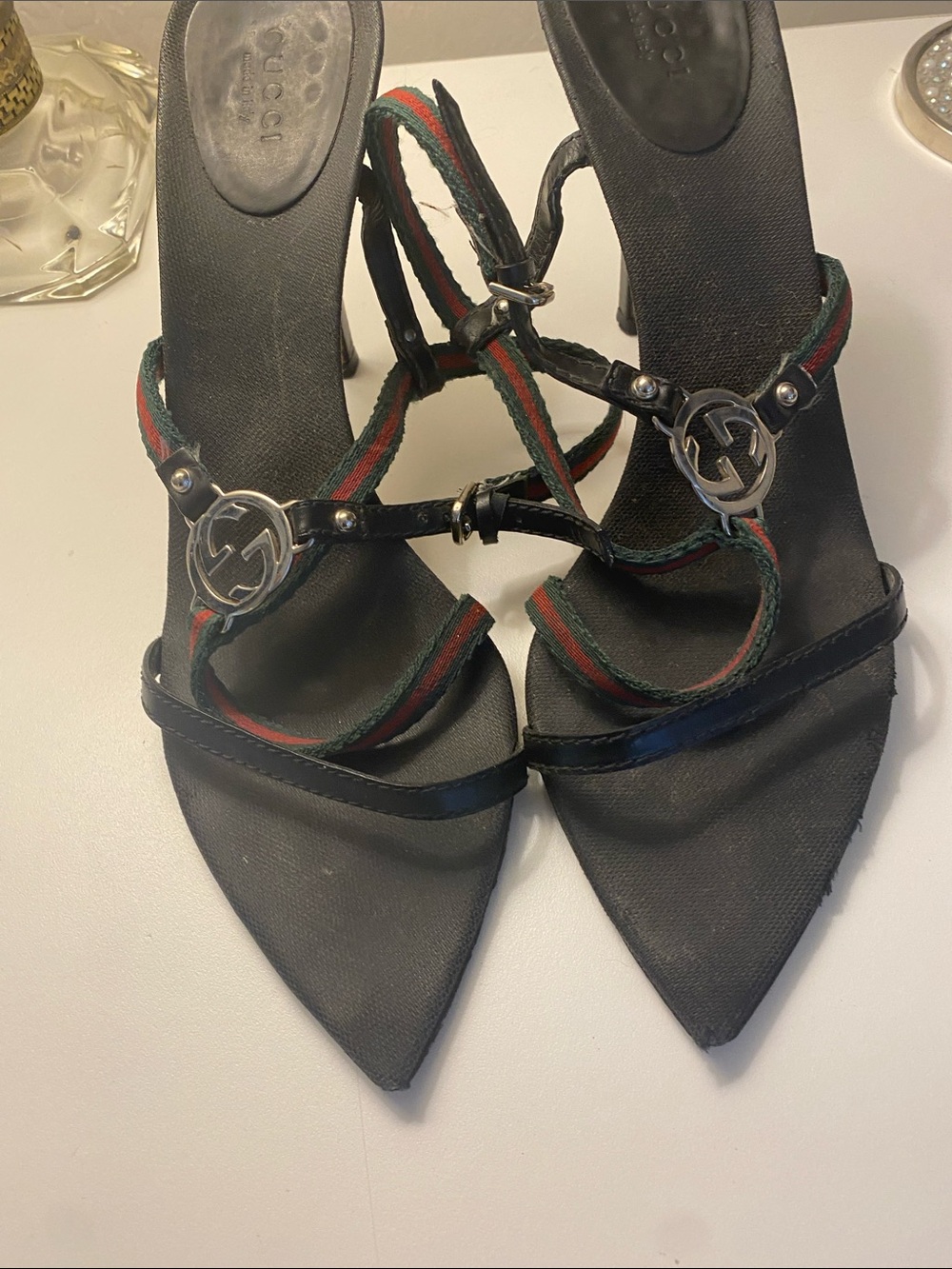 FLAWS Vintage Gucci Heels Size 10 Red Green Logo Hardware Strappy FLAW 90s - Picture 16 of 17